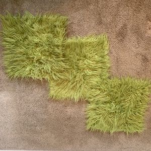 Set of 3 shaggy light green pillowcases